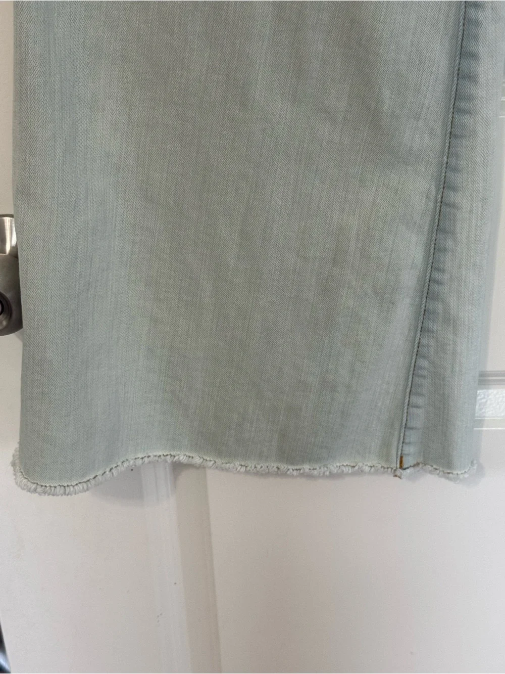 DL1961 Rachel Ojai Ultra high-rise 32 medium light blue slight discoloration